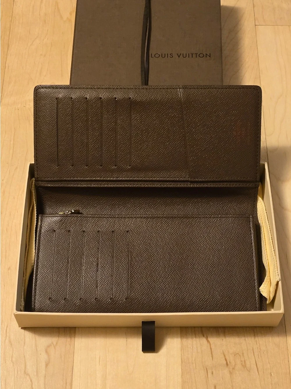 Like-new Louis Vuitton Brown Damier Canvas Long Wallet